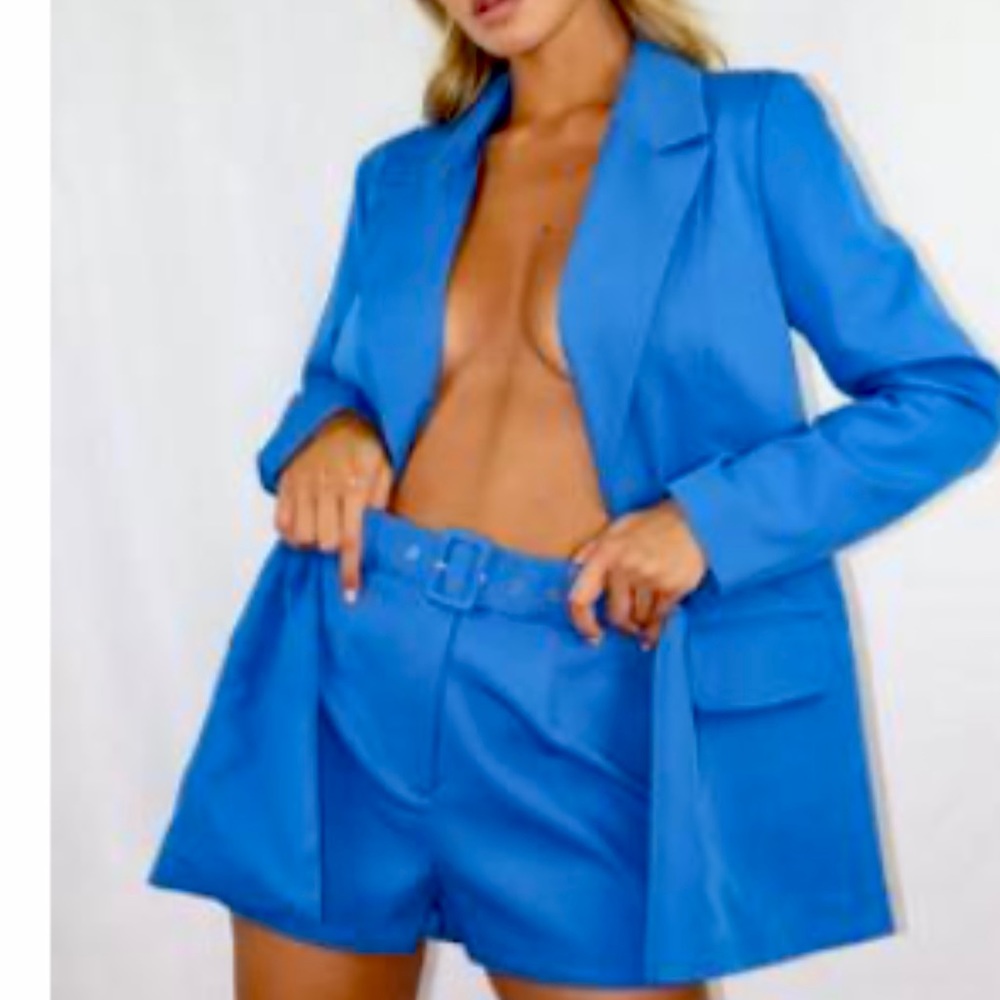 Women tailored belted short , unused !!